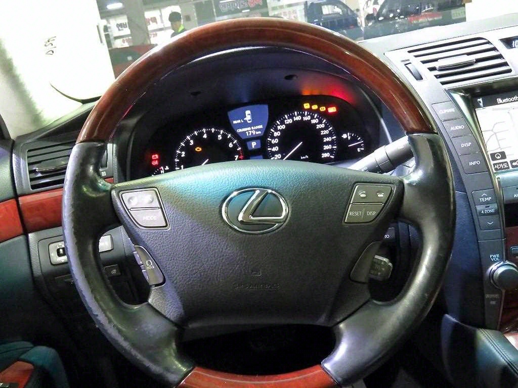 Lexus LS - Vista 9