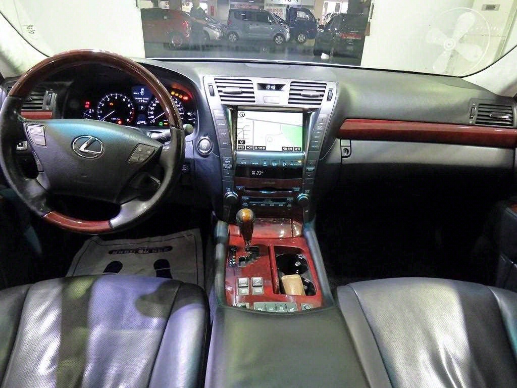 Lexus LS - Vista 6