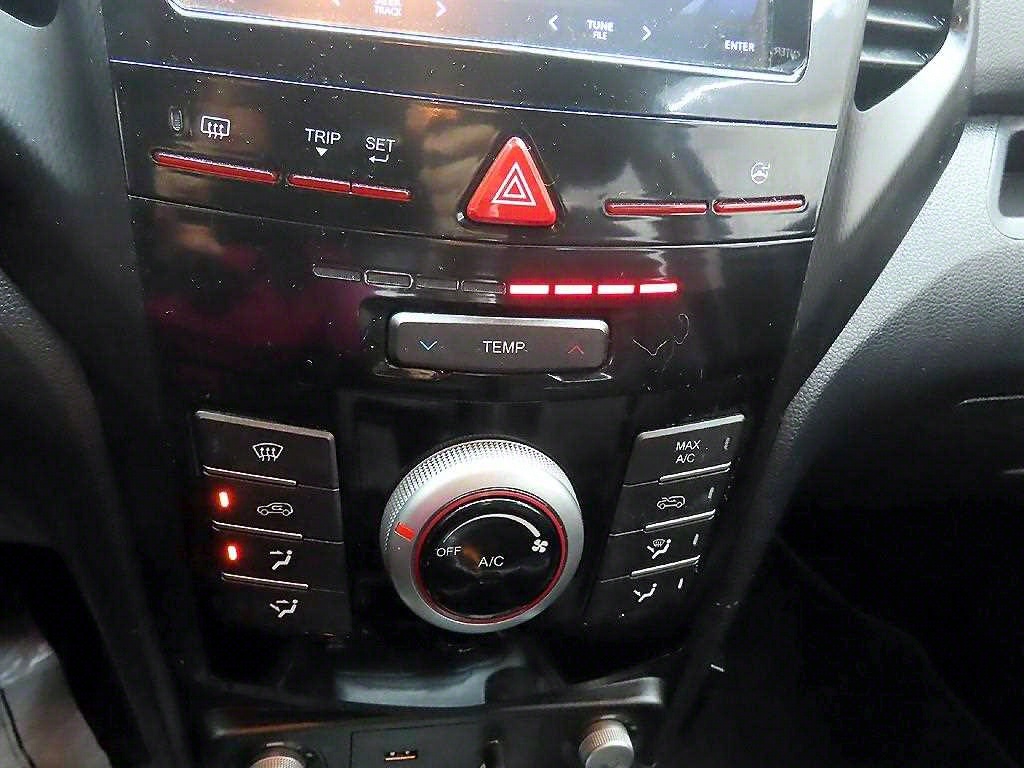 Ssangyong Tivoli - Vista 12