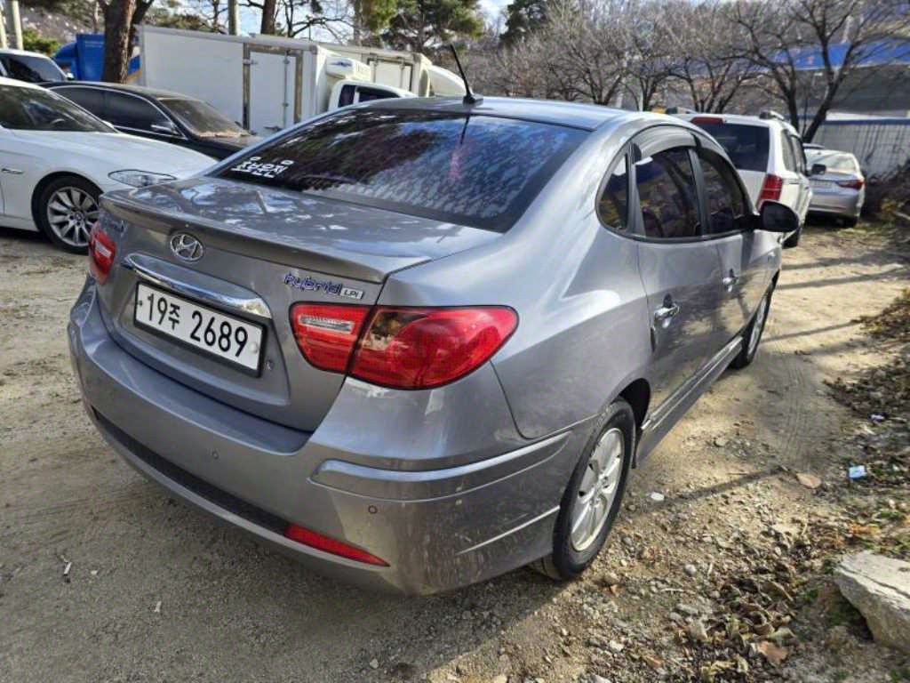 HYUNDAI Avante - Vista 5
