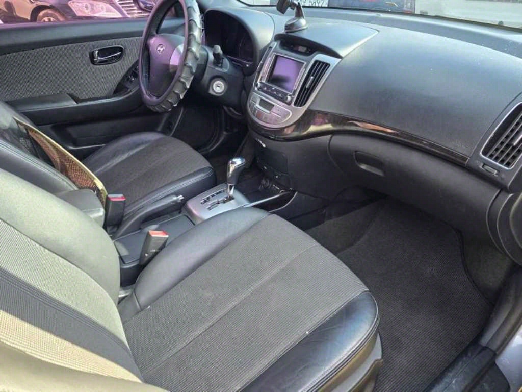 HYUNDAI Avante - Vista 7