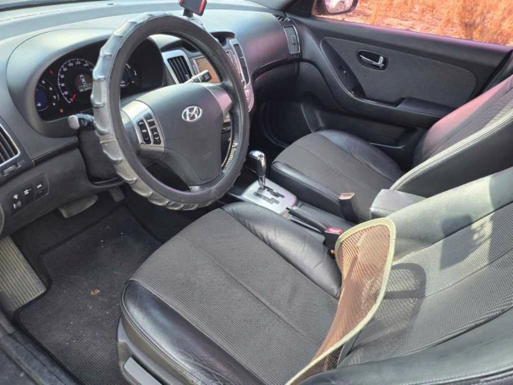 HYUNDAI Avante - Vista 9