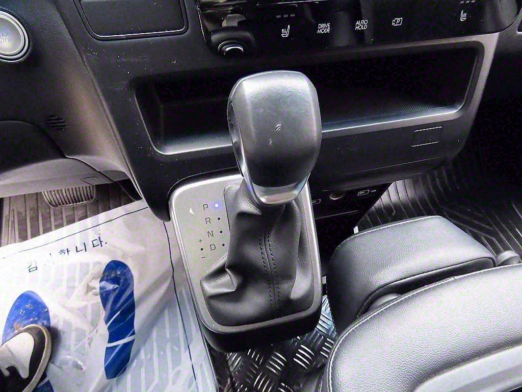 HYUNDAI Staria - Vista 11