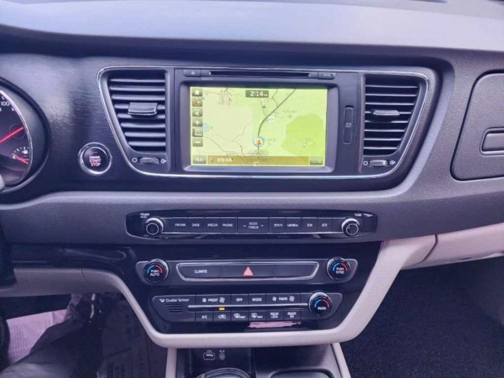 KIA Carnival - Vista 8