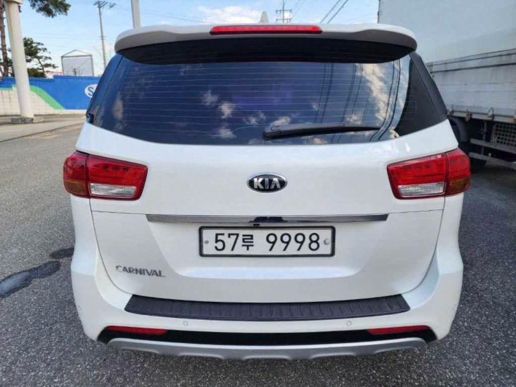 KIA Carnival - Vista 5