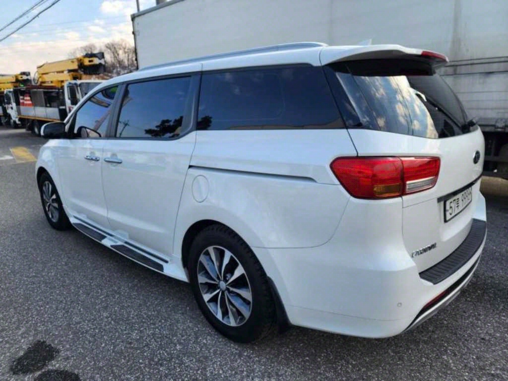 KIA Carnival - Vista 4