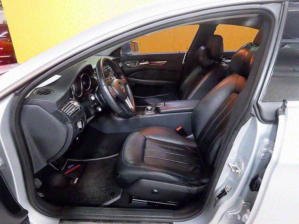 Mercedes Benz CLS Class - Vista 10