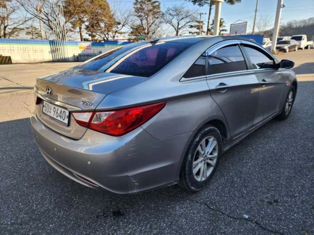 HYUNDAI Sonata - Vista 5
