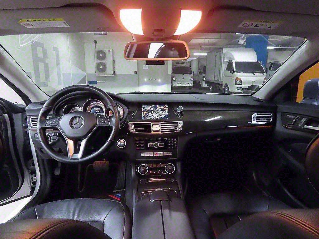 Mercedes Benz CLS Class - Vista 7