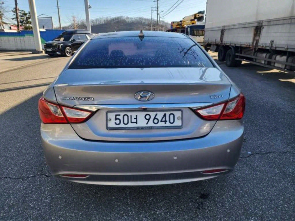 HYUNDAI Sonata - Vista 4