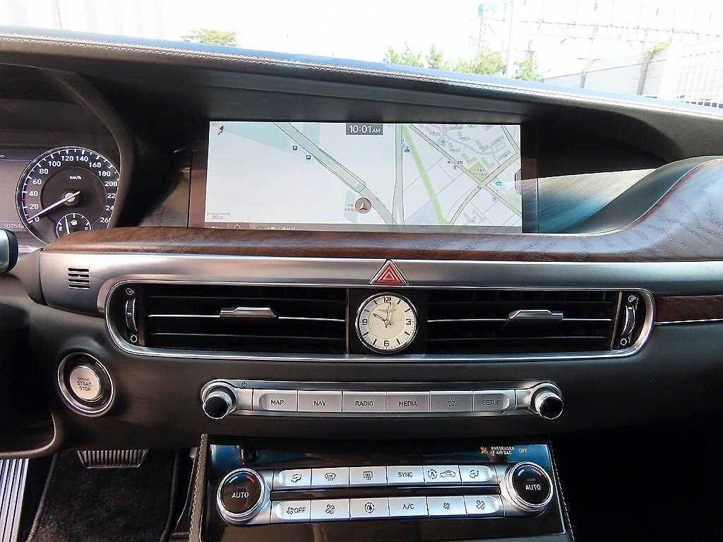 Genesis G90 - Vista 12