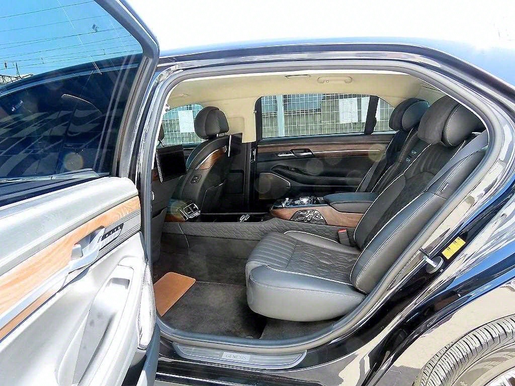 Genesis G90 - Vista 6