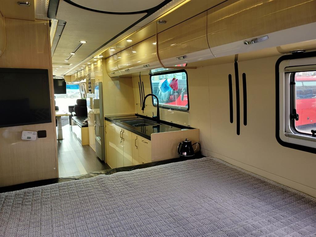 medium and large bus Medium-sized Hyundai Bus - Vista 12