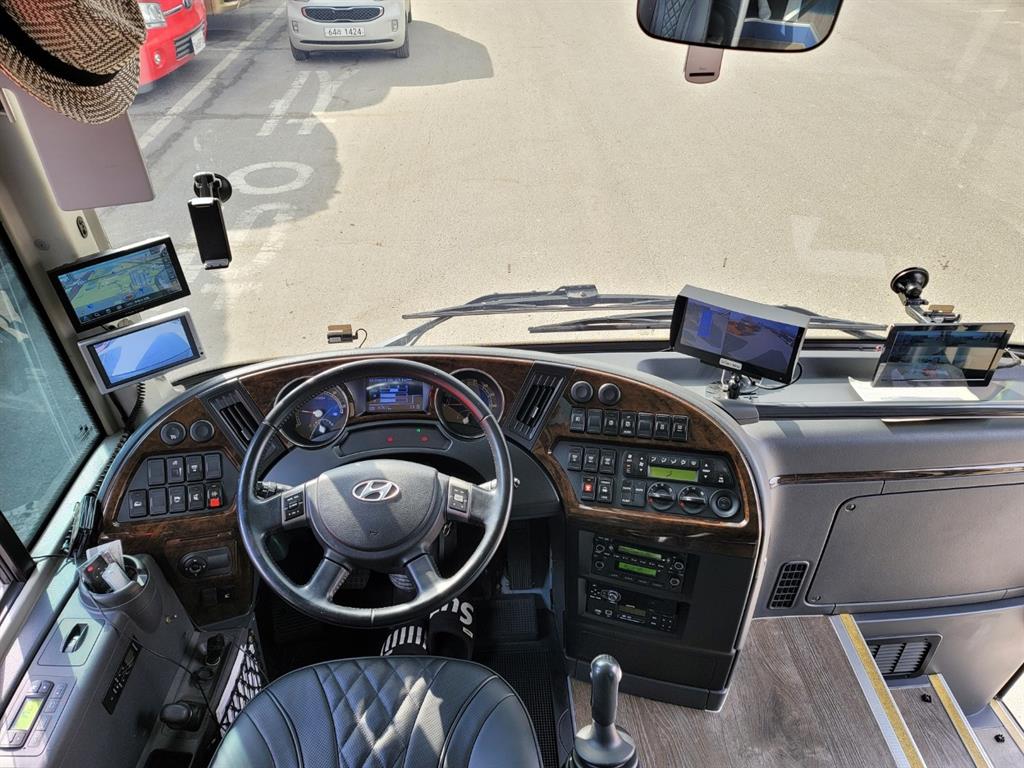 medium and large bus Medium-sized Hyundai Bus - Vista 6