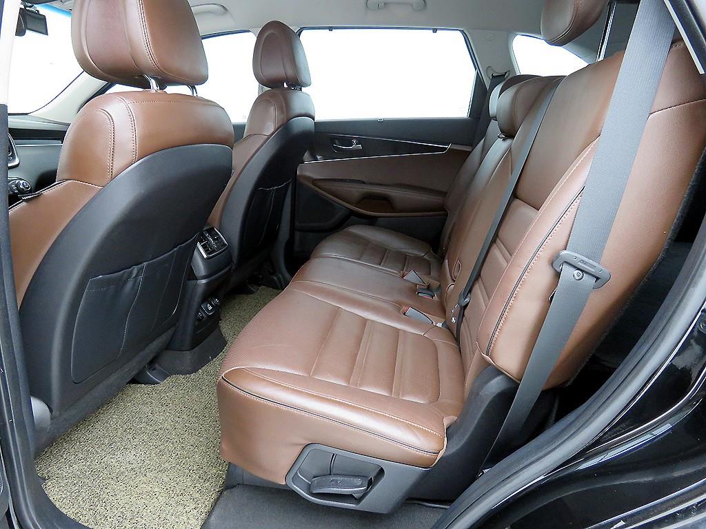 KIA Sorento - Vista 8