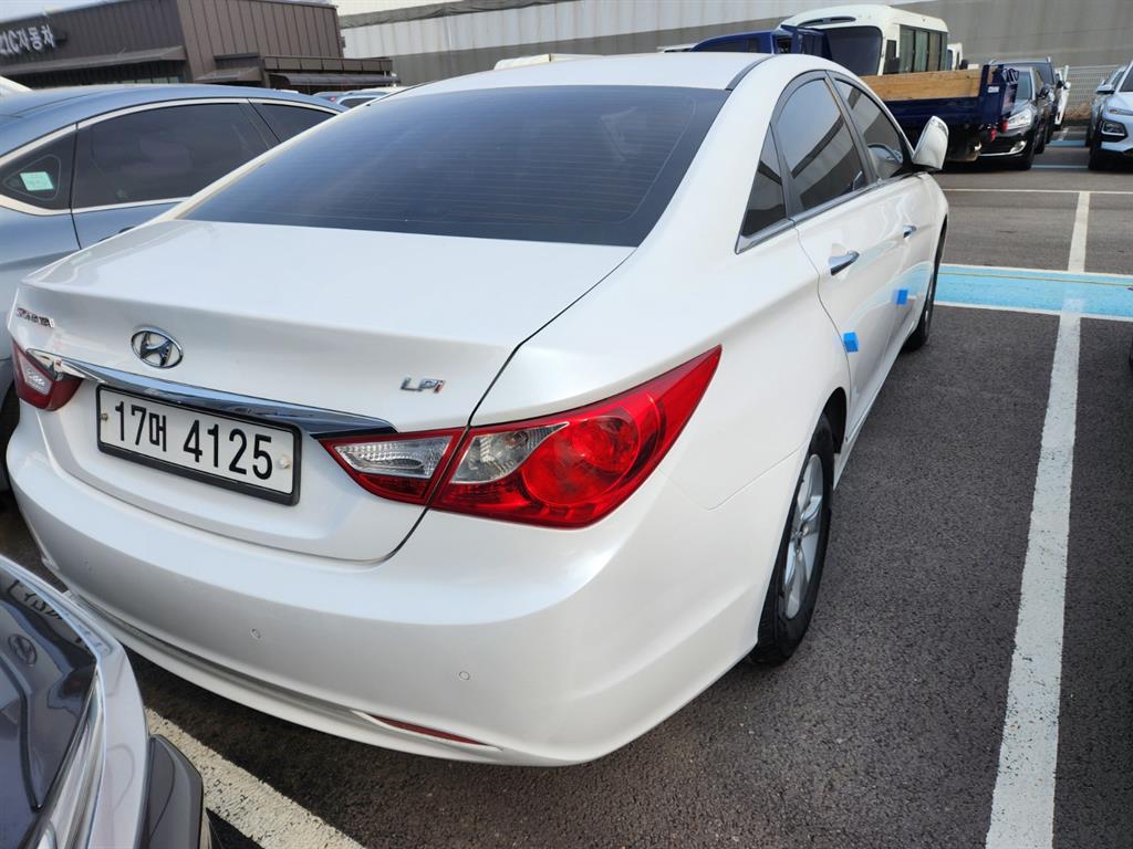 HYUNDAI Sonata - Vista 4