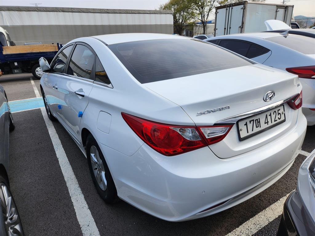 HYUNDAI Sonata - Vista 5