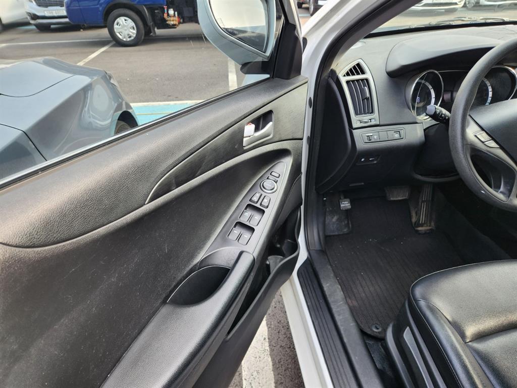 HYUNDAI Sonata - Vista 7