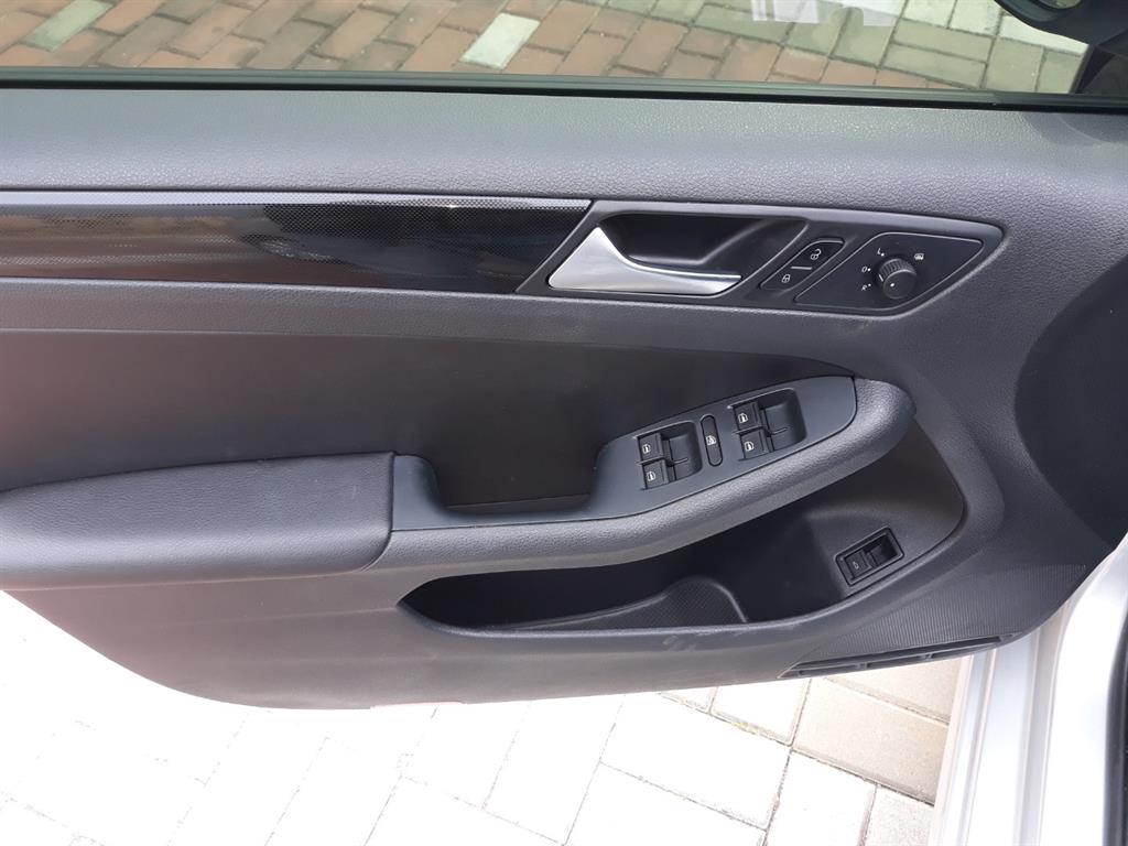 Volkswagen Jetta 2014 Plateado - Importación desde Corea - HF Imports Iquique - Foto 13