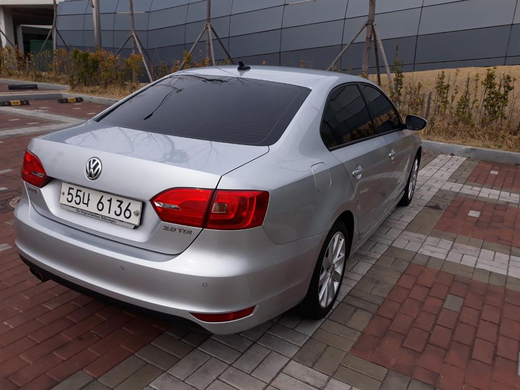 Volkswagen Jetta - Vista 5