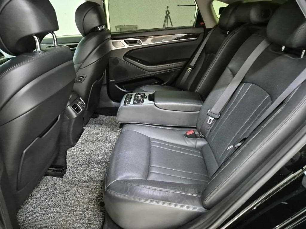 Genesis G80 - Vista 12