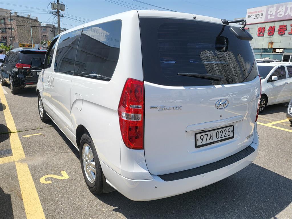 HYUNDAI Starex - Vista 5