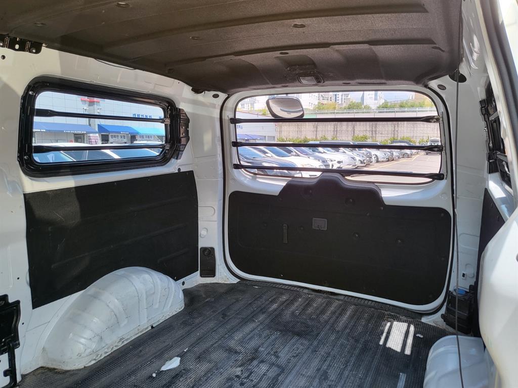 HYUNDAI Starex - Vista 8