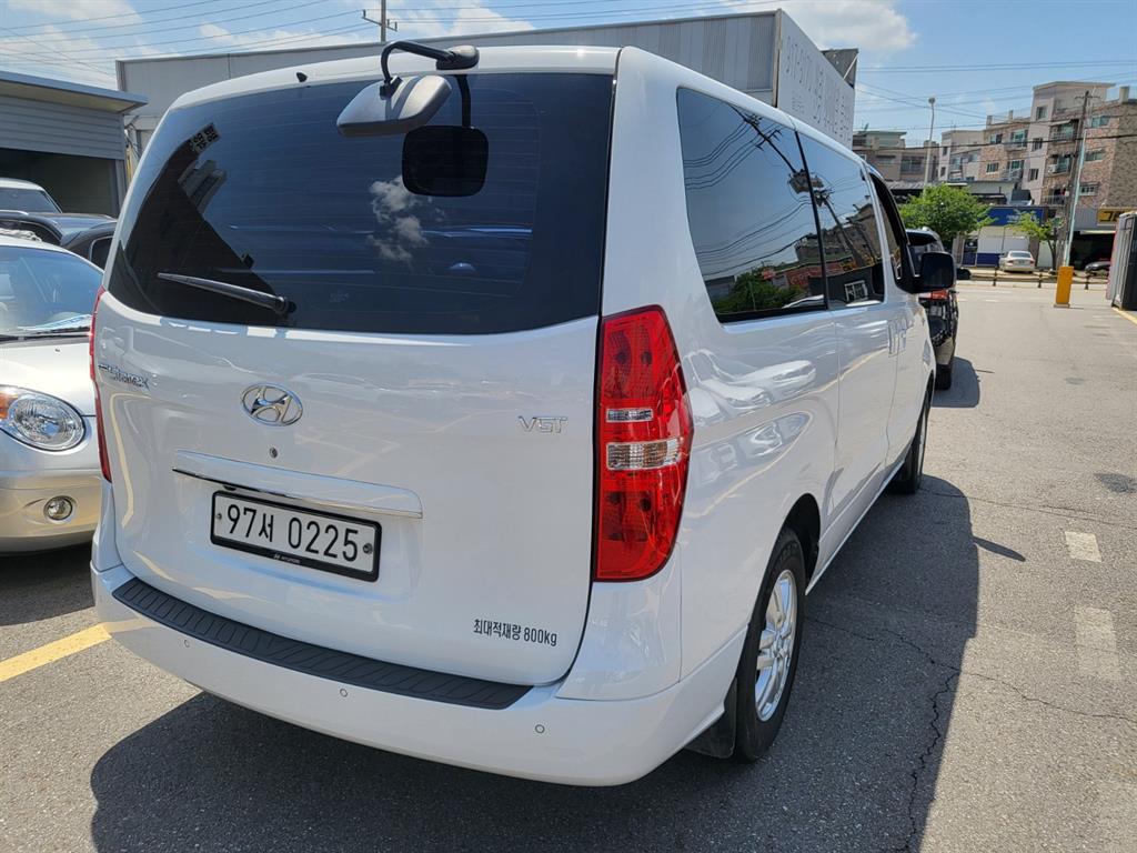 HYUNDAI Starex - Vista 4
