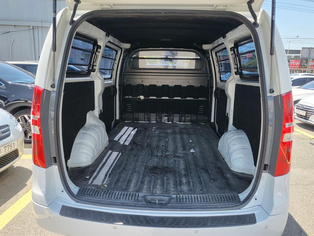 HYUNDAI Starex - Vista 7