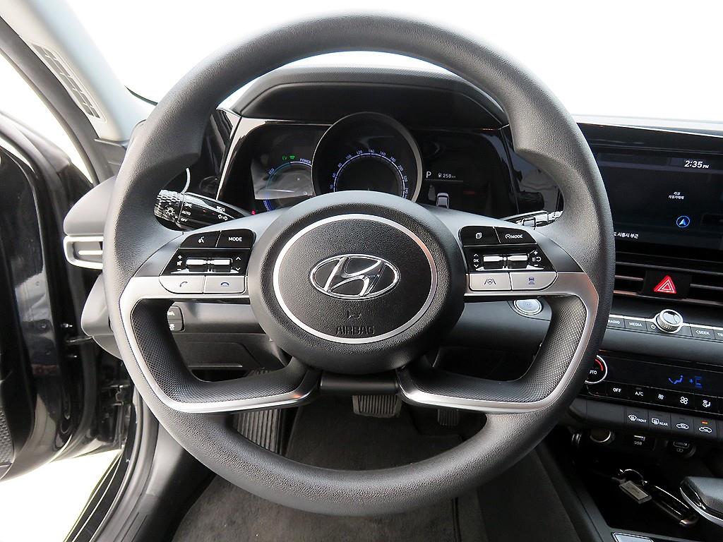 HYUNDAI Avante - Vista 10