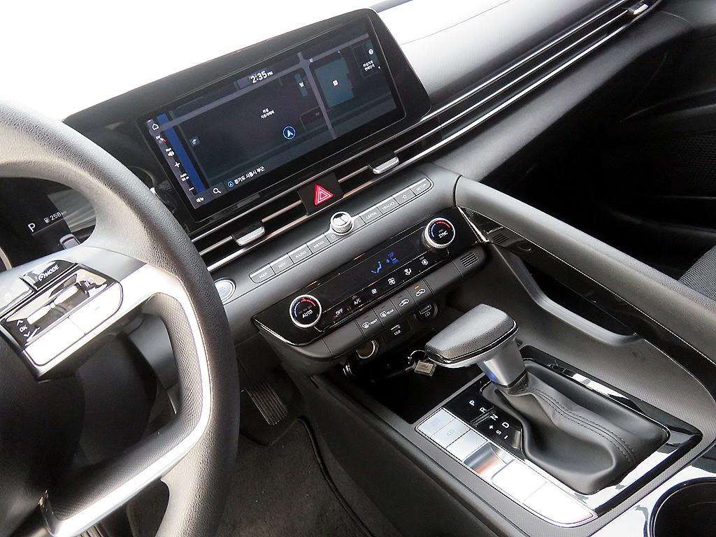 HYUNDAI Avante - Vista 11