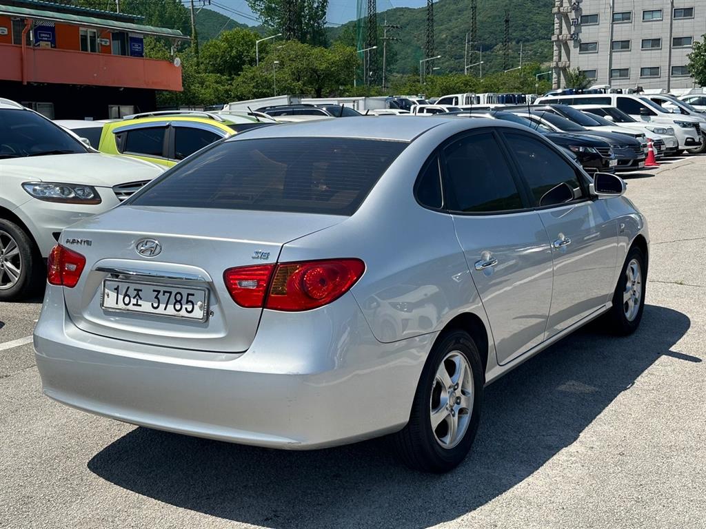 HYUNDAI Avante - Vista 6