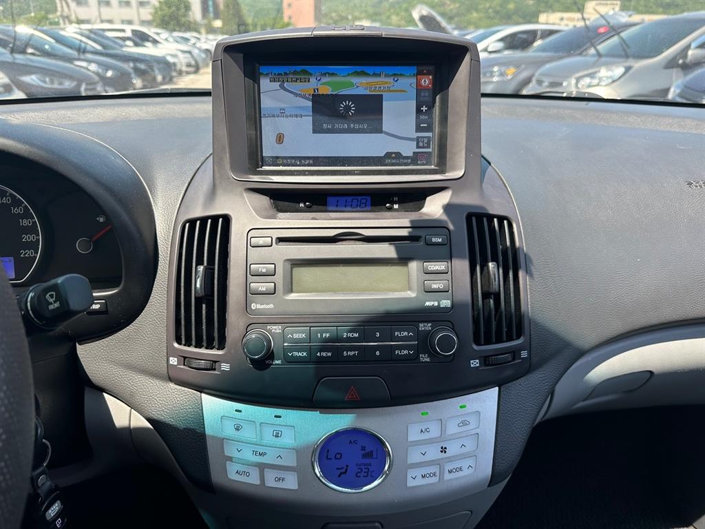 HYUNDAI Avante - Vista 9