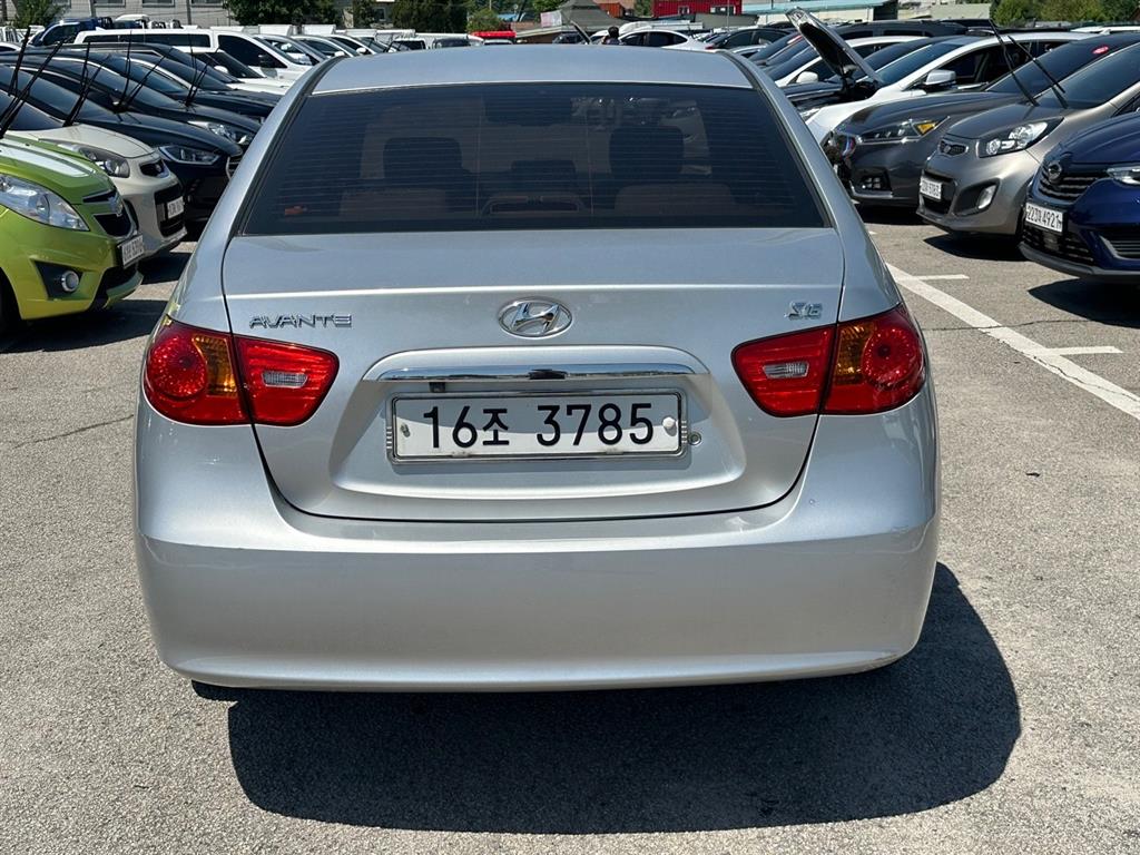 HYUNDAI Avante - Vista 5