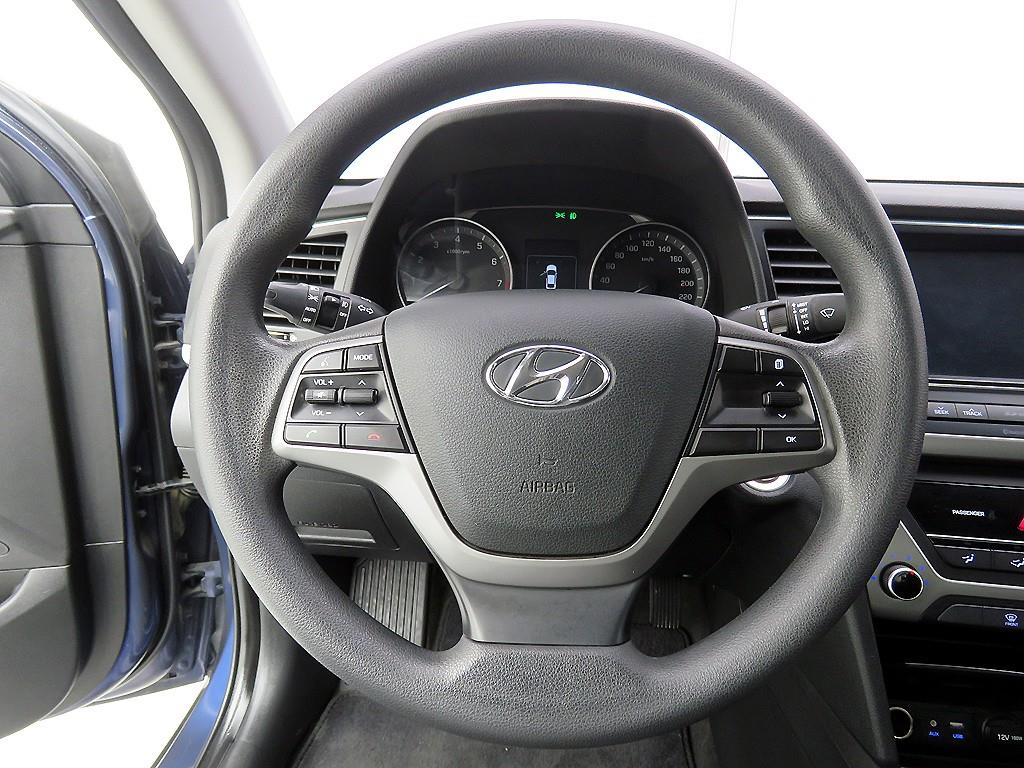 HYUNDAI Avante - Vista 9