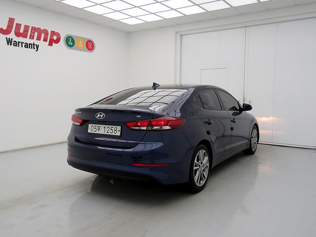 HYUNDAI Avante - Vista 4