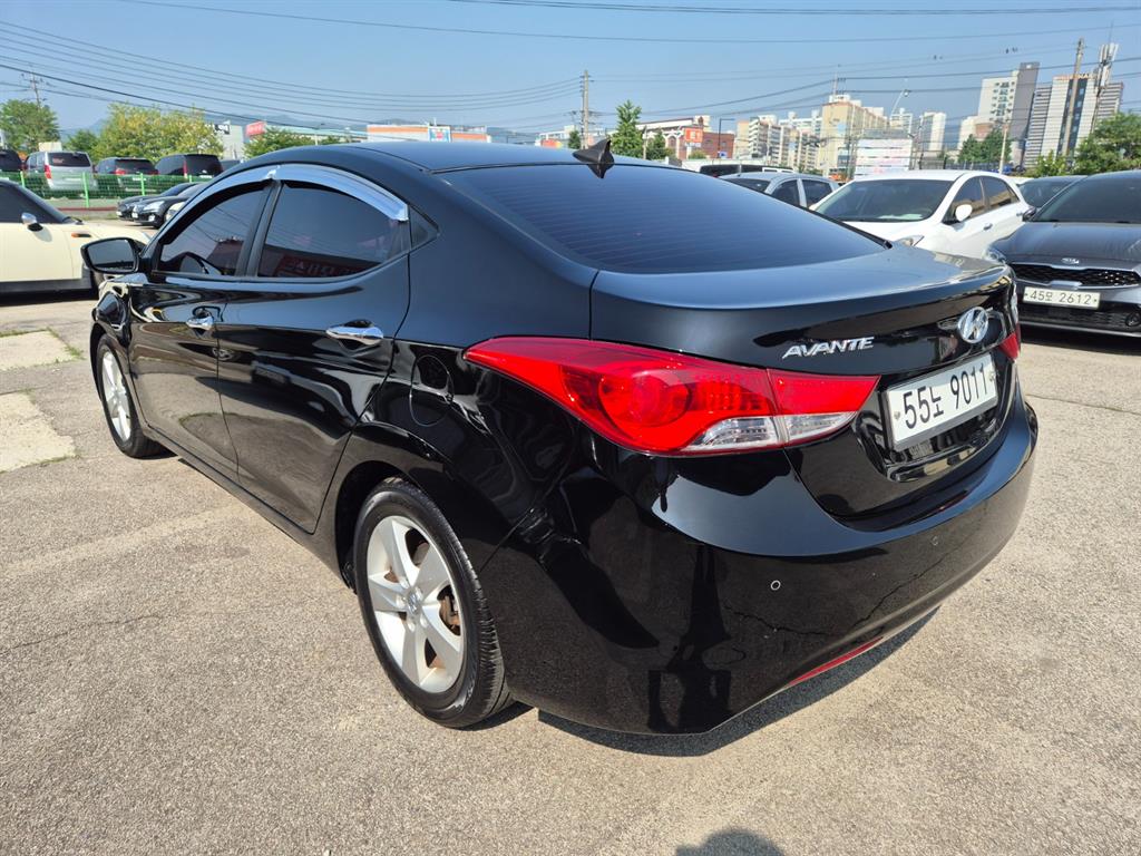 HYUNDAI Avante - Vista 6