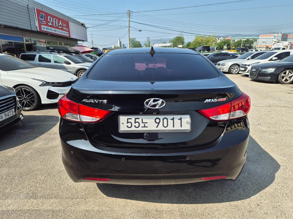 HYUNDAI Avante - Vista 5