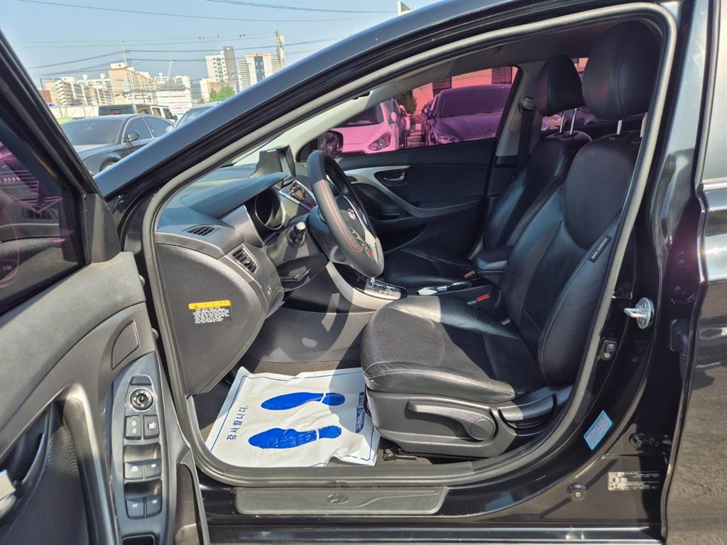 HYUNDAI Avante - Vista 8