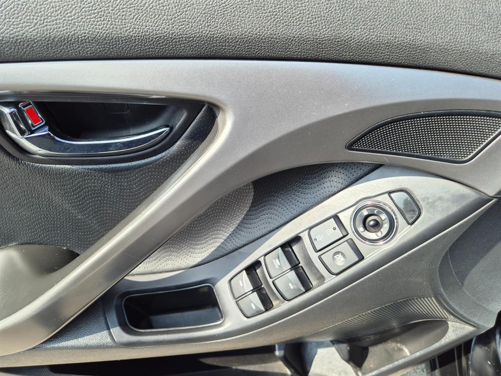 HYUNDAI Avante - Vista 10