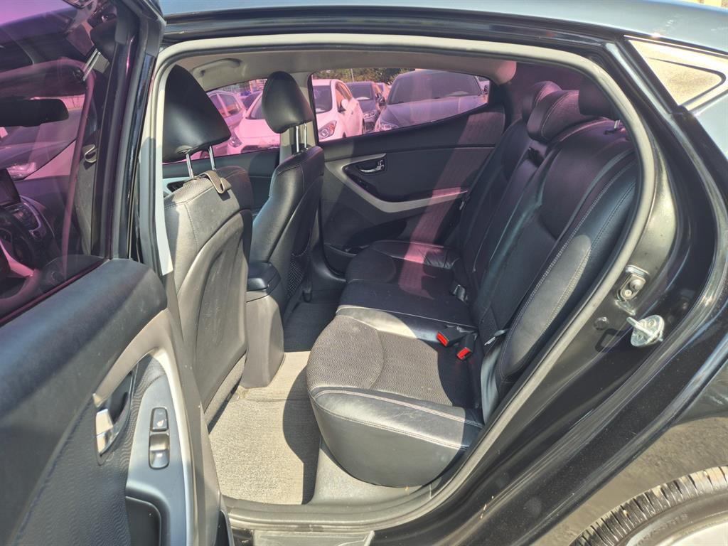 HYUNDAI Avante - Vista 9