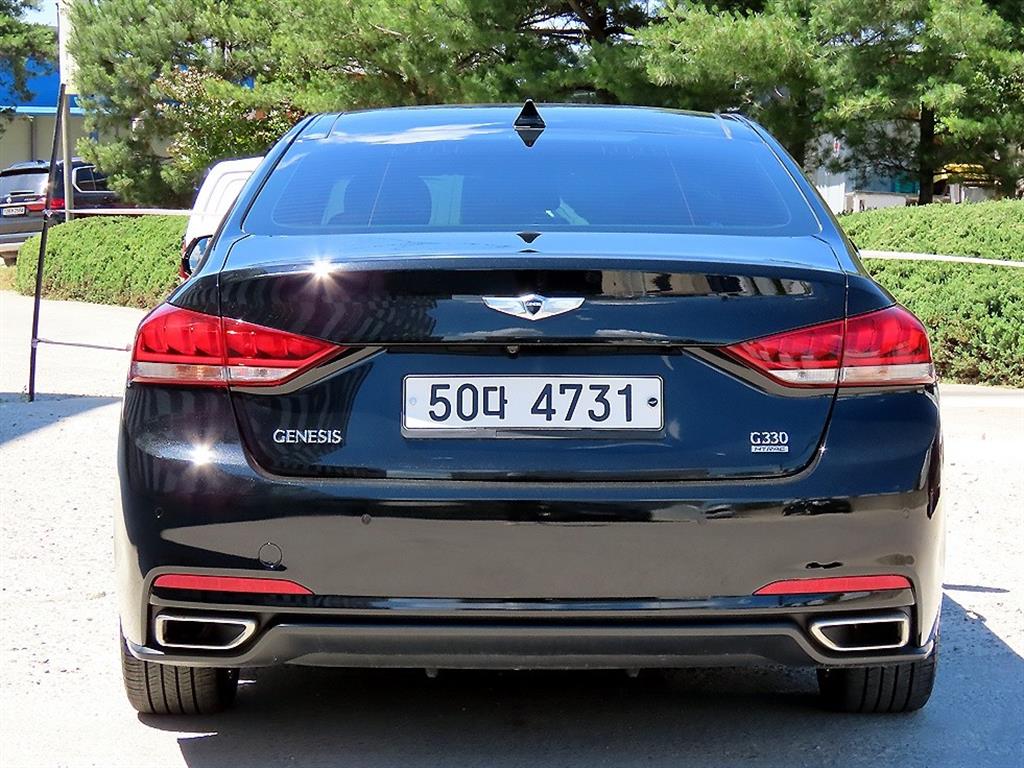 HYUNDAI Genesis - Vista 4