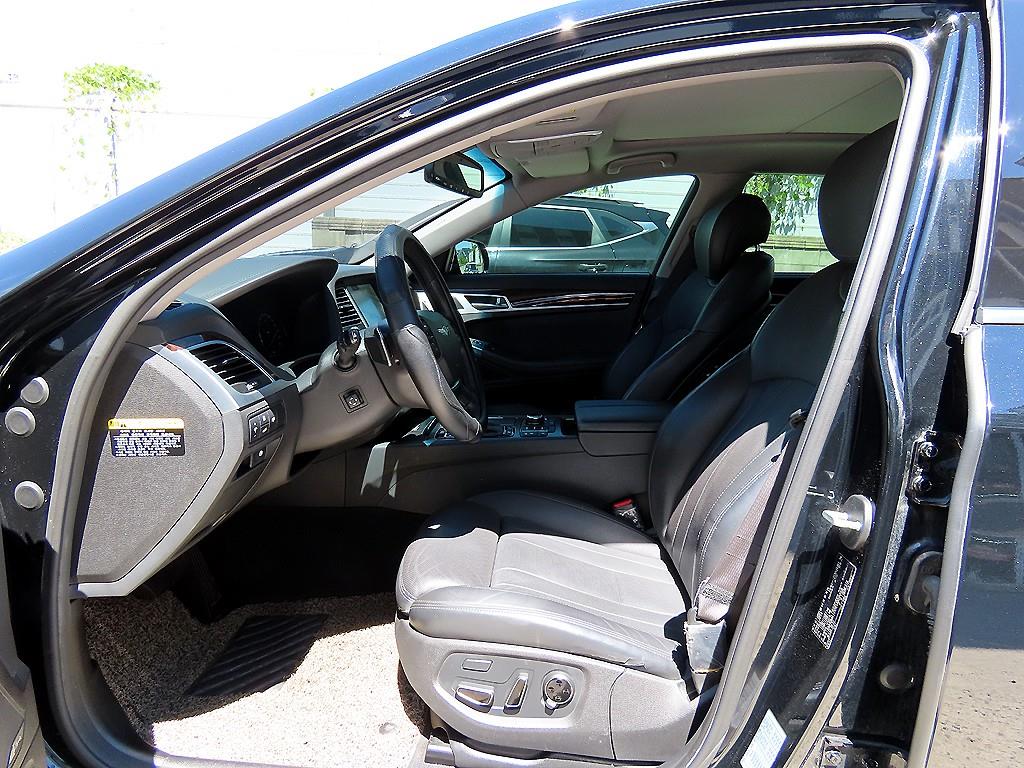 HYUNDAI Genesis - Vista 5