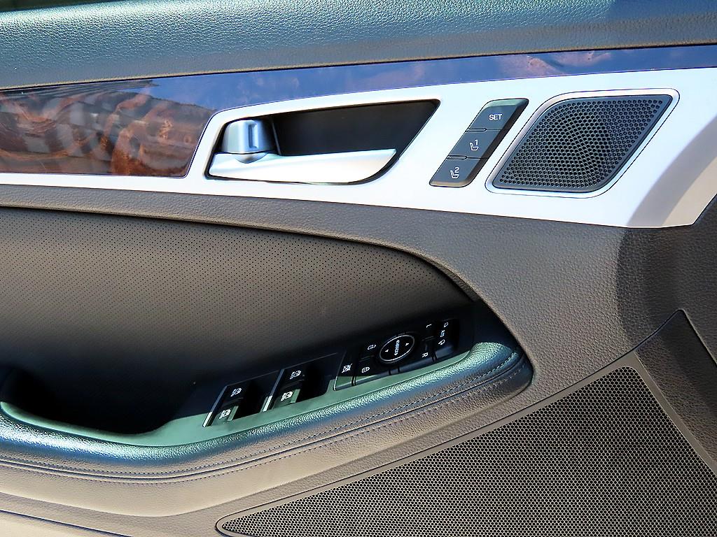 HYUNDAI Genesis - Vista 12