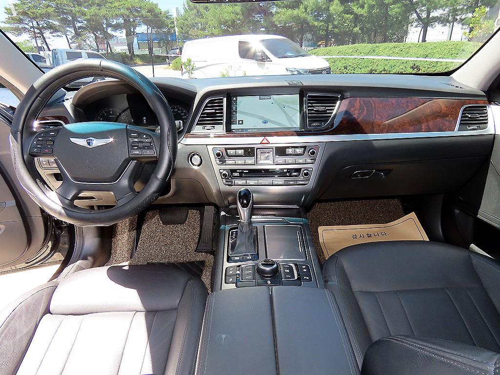 HYUNDAI Genesis - Vista 7