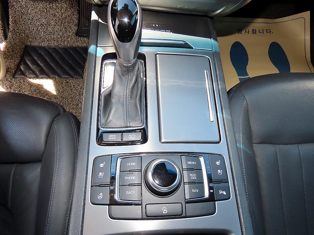 HYUNDAI Genesis - Vista 11