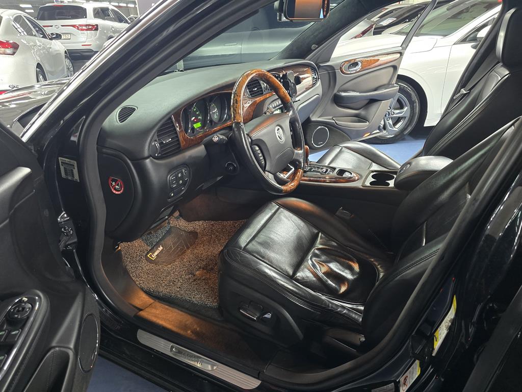 Jaguar XJ - Vista 10