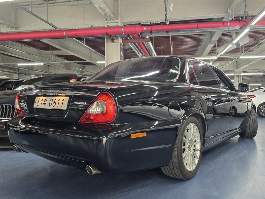 Jaguar XJ - Vista 4