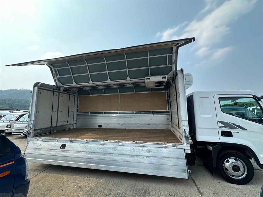 medium and large cargo truck - Vista 7