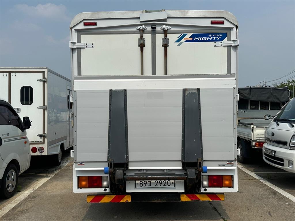 medium and large cargo truck - Vista 5